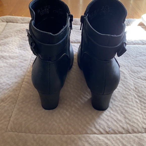 Black leather 3/4 side zip boots. Super soft and comfortable - Picture 5 of 6